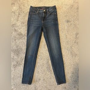 WHBM The Skinny Ankle in Medium Wash Size 00